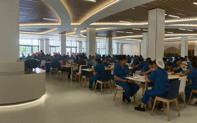 工廠食堂大批量就餐現場圖片