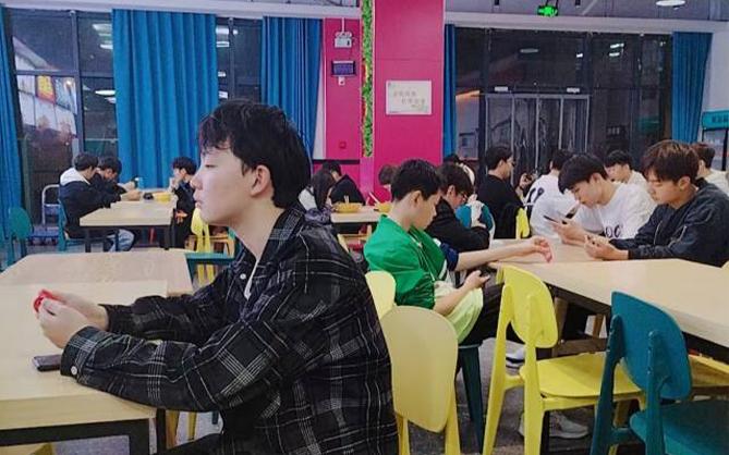 石獅食堂承包內部職工餐廳排隊現場圖片